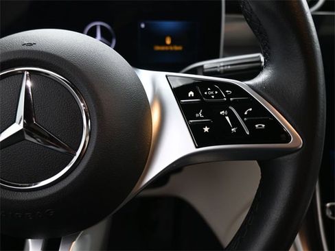 Used 2024 Mercedes-Benz GLC 300 image 28