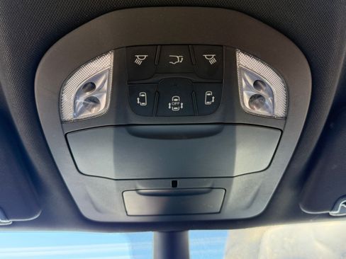 Used 2025 Chrysler Pacifica Select FWD image 35