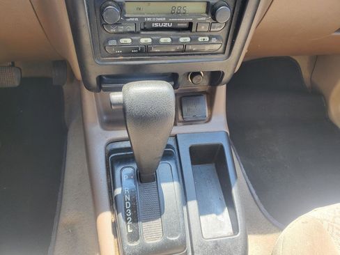Used 2000 Isuzu Rodeo S RWD image 22