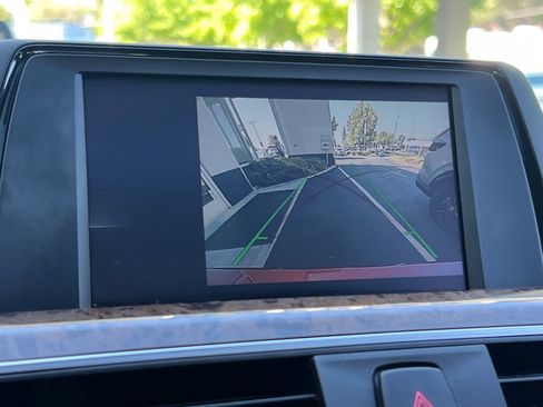 Used 2018 BMW 320i xDrive Sedan AWD/4WD image 25