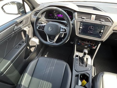 Certified 2023 Volkswagen Tiguan SE R-Line FWD image 9