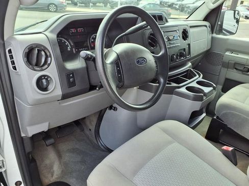 Used 2014 Ford E-350 and Econoline 350 XLT RWD image 5