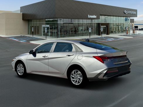 New 2026 Hyundai Elantra Hybrid FWD image 4
