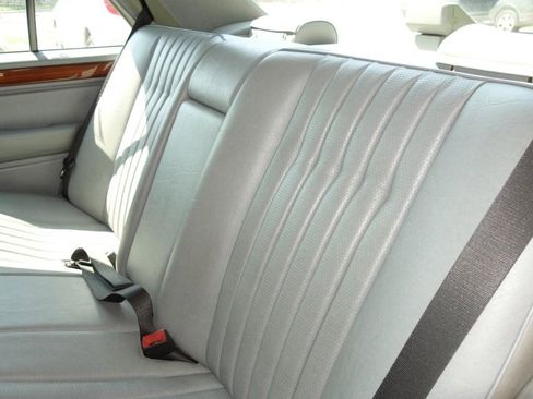 Used 1993 Mercedes-Benz 300 D image 19