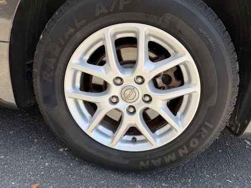 Used 2017 Chrysler Pacifica Touring FWD image 23