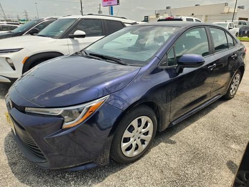 Used 2024 Toyota Corolla LE FWD image 2