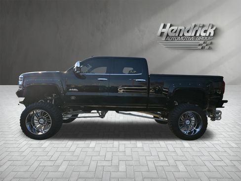 Used 2017 Chevrolet Silverado 2500 High Country w/ Duramax Plus Package image 7