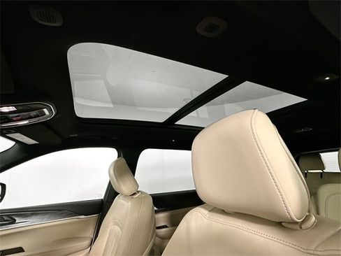 Used 2023 Jeep Grand Cherokee L Limited w/ Black Appearance Package image 21