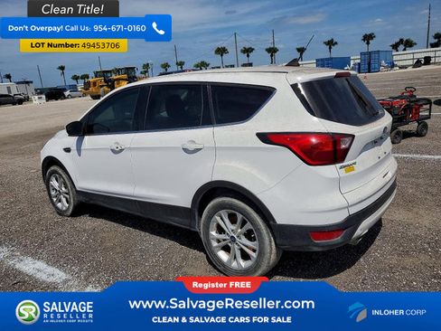 Used 2019 Ford Escape SE image 3