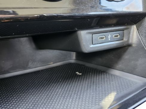 Used 2021 Volkswagen Jetta SE w/ SE Cold Weather Package image 32