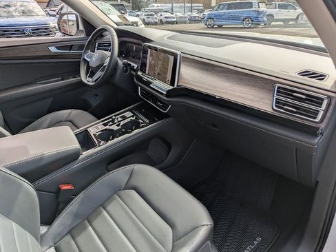 Used 2025 Volkswagen Atlas SEL AWD/4WD image 39