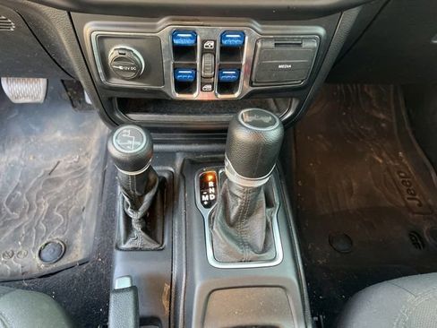 Used 2021 Jeep Wrangler Unlimited Sport AWD/4WD image 18