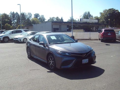 Used 2023 Toyota Camry SE FWD image 7
