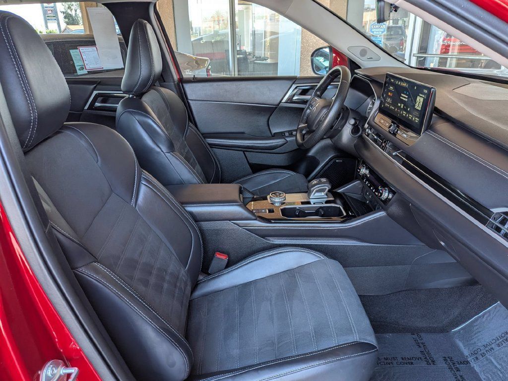 Used 2025 Mitsubishi Outlander SE AWD/4WD image 30