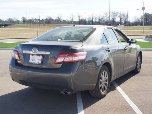 Used 2011 Toyota Camry XLE image 13