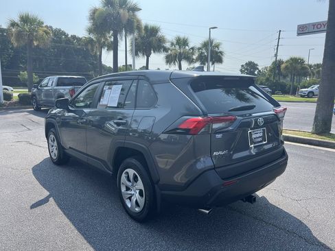 Used 2022 Toyota RAV4 LE FWD image 8