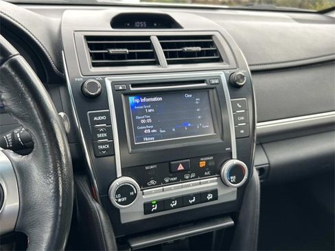 Used 2014 Toyota Camry L image 19