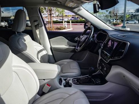 Used 2019 Jeep Cherokee Limited w/ Technology Group image 17