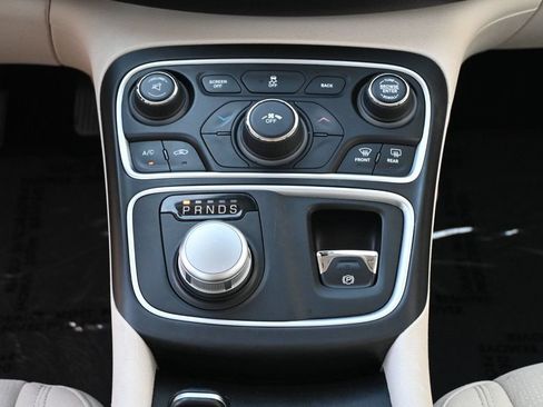Used 2015 Chrysler 200 Limited w/ Convenience Group FWD image 15