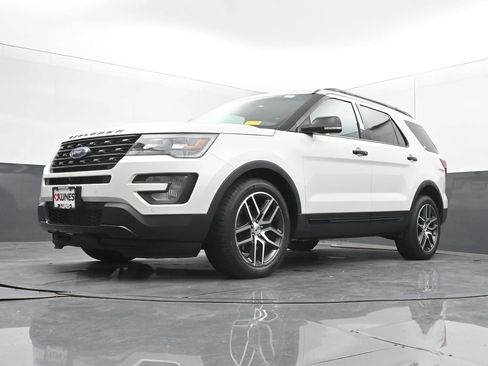 Used 2017 Ford Explorer Sport w/ Equipment Group 401A AWD/4WD image 44