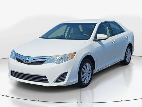 Used 2014 Toyota Camry LE FWD image 8
