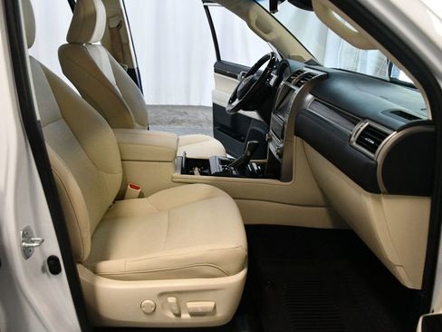 Used 2021 Lexus GX 460 Premium w/ Accessory Package AWD/4WD image 30