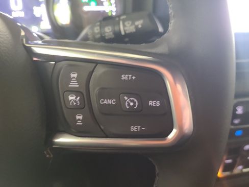 Used 2025 Jeep Wrangler Unlimited Sahara w/ Safety Group AWD/4WD image 31