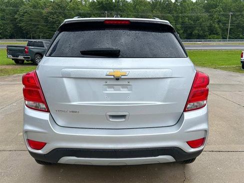 Certified 2022 Chevrolet Trax LT w/ LT Convenience Package image 5