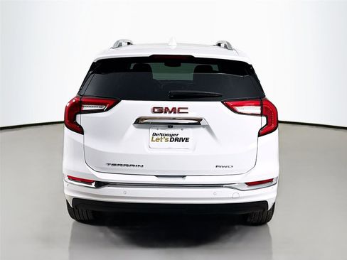 Used 2024 GMC Terrain Denali w/ Denali Premium Package image 8