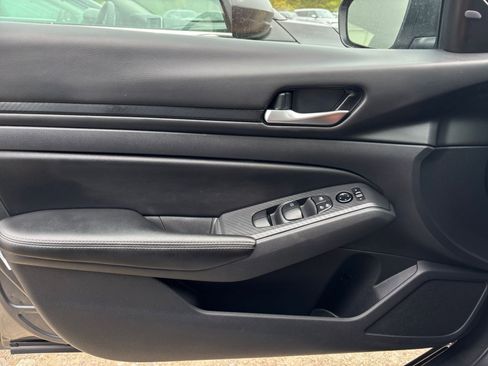 Used 2025 Nissan Altima 2.5 SV FWD image 18