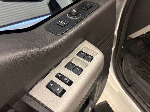 Used 2016 Ford F250 Lariat w/ Lariat Ultimate Package AWD/4WD image 29