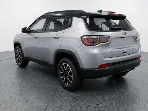 Used 2025 Jeep Compass Trailhawk image 6