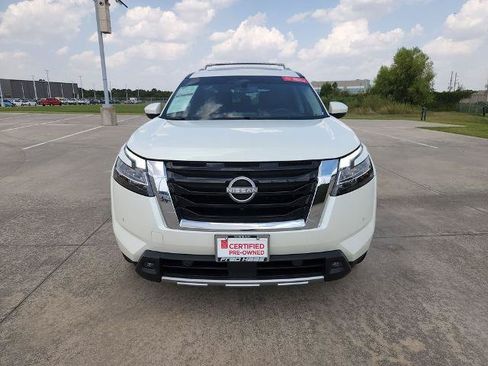 Certified 2024 Nissan Pathfinder Platinum FWD image 11