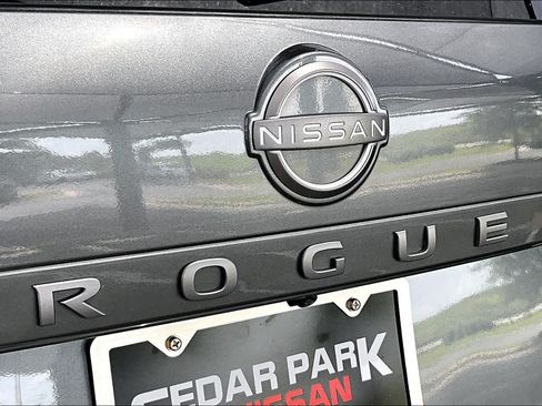 Used 2025 Nissan Rogue SV FWD image 10