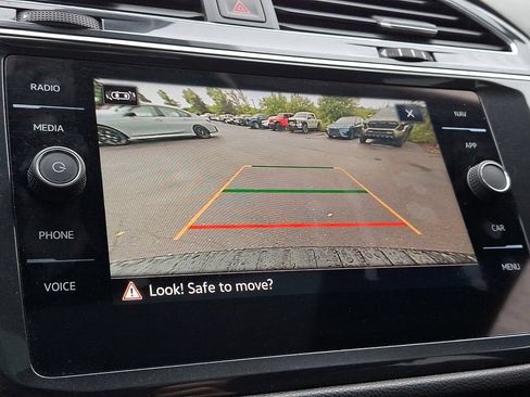 Used 2023 Volkswagen Tiguan SEL R-Line AWD/4WD image 4