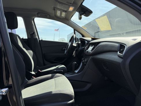 Used 2018 Chevrolet Trax LS image 12