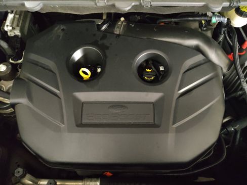 Used 2018 Ford Edge SE image 30