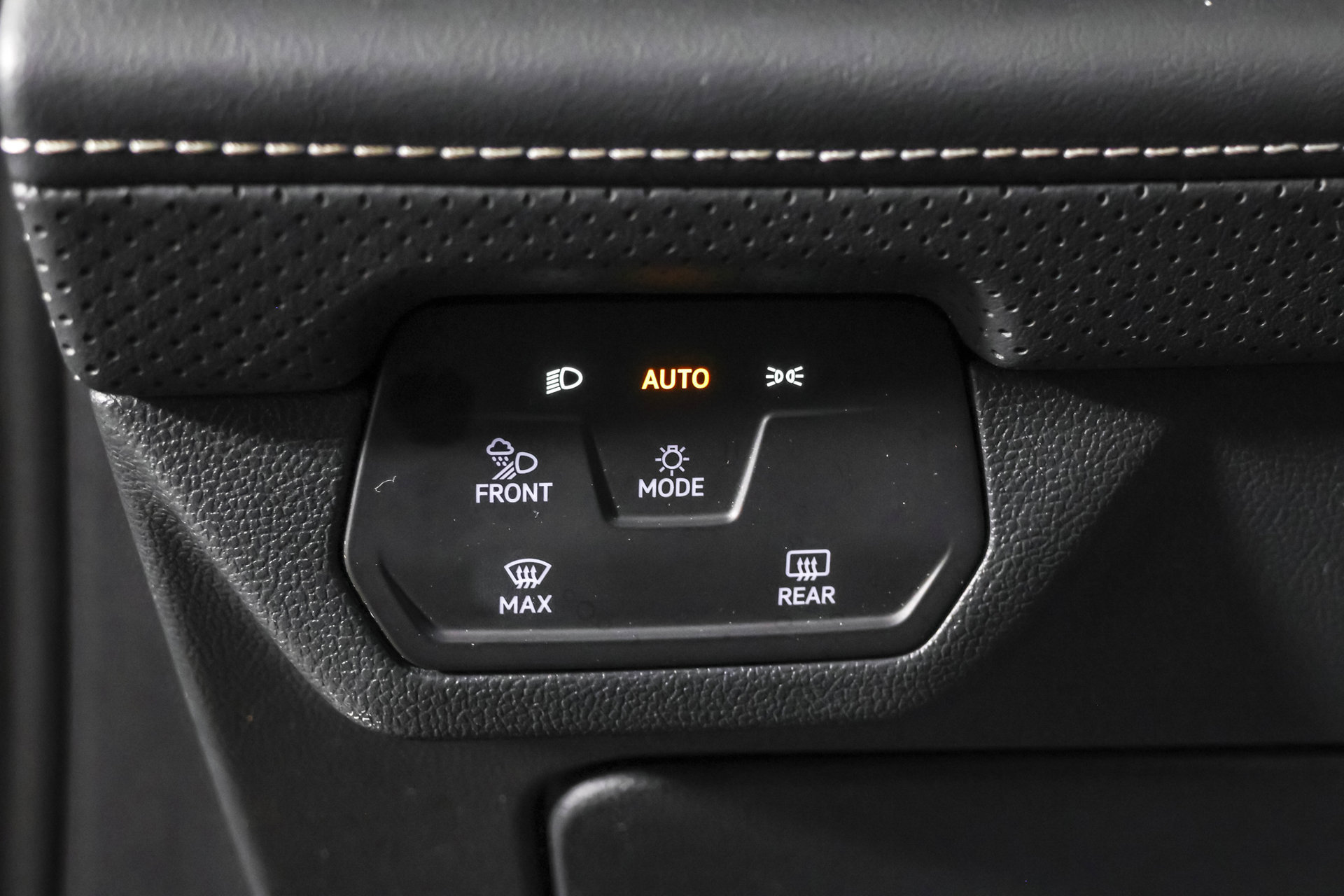 Used 2024 Volkswagen Atlas SE AWD/4WD image 23