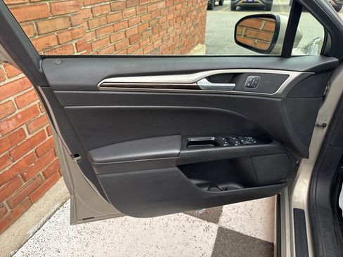Used 2015 Ford Fusion SE w/ Equipment Group 502A FWD image 32