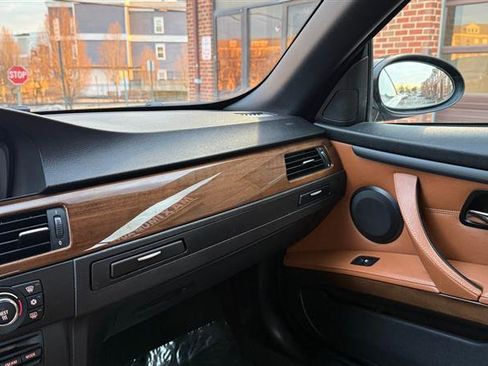 Used 2009 BMW 335i Convertible image 29