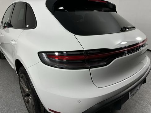 Used 2023 Porsche Macan AWD/4WD image 30