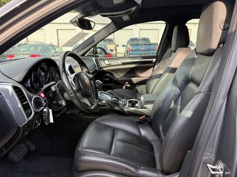 Used 2014 Porsche Cayenne Platinum Edition AWD/4WD image 2