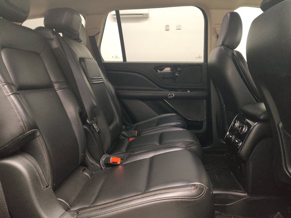 Used 2021 Lincoln Aviator 2WD w/ Class IV Trailer Tow Package image 19