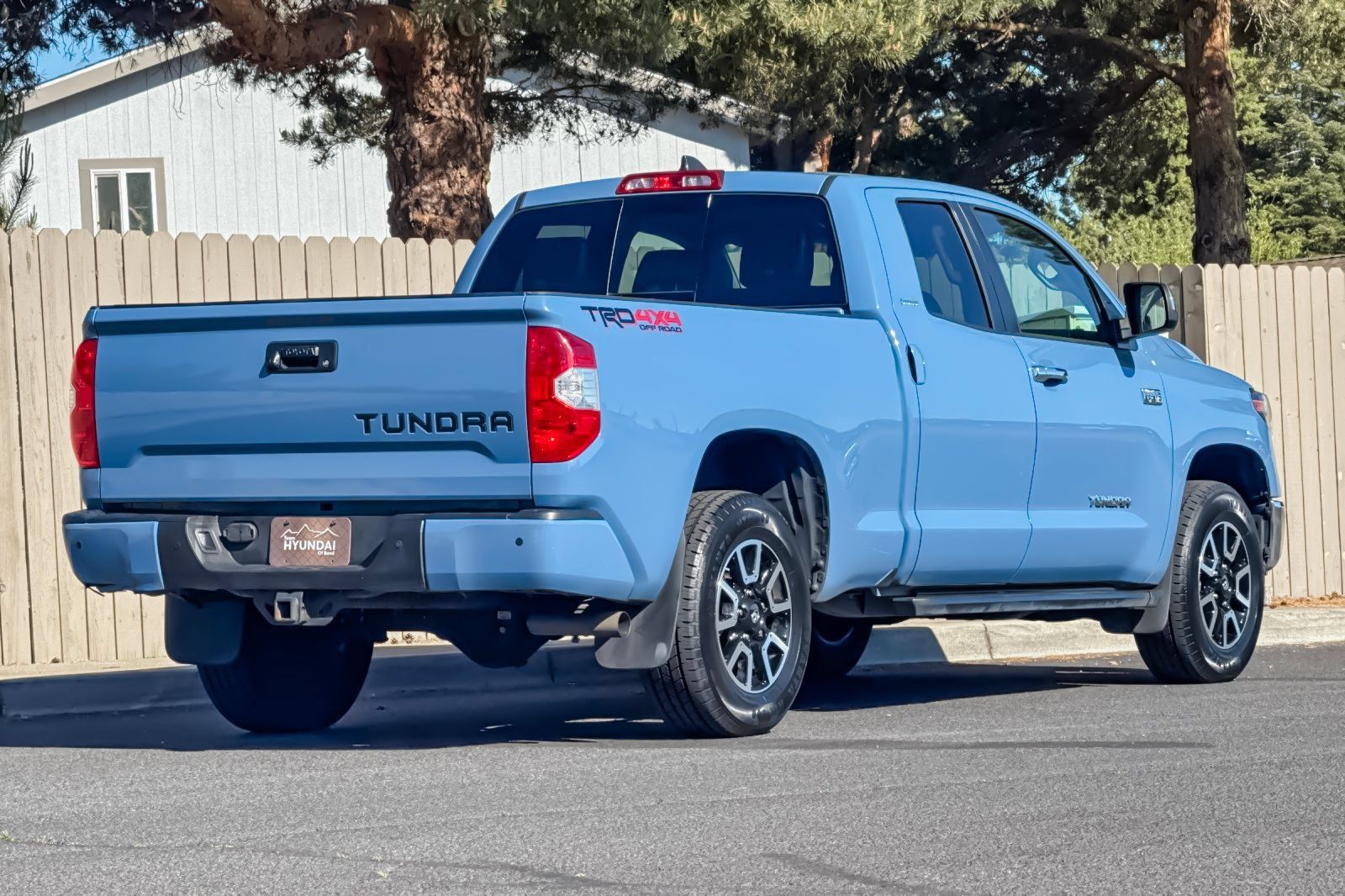 Used 2021 Toyota Tundra Limited w/ Limited Premium Package AWD/4WD image 4