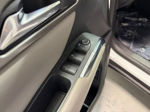 Used 2026 Chevrolet Traverse LT w/ Driver Confidence Package FWD image 12