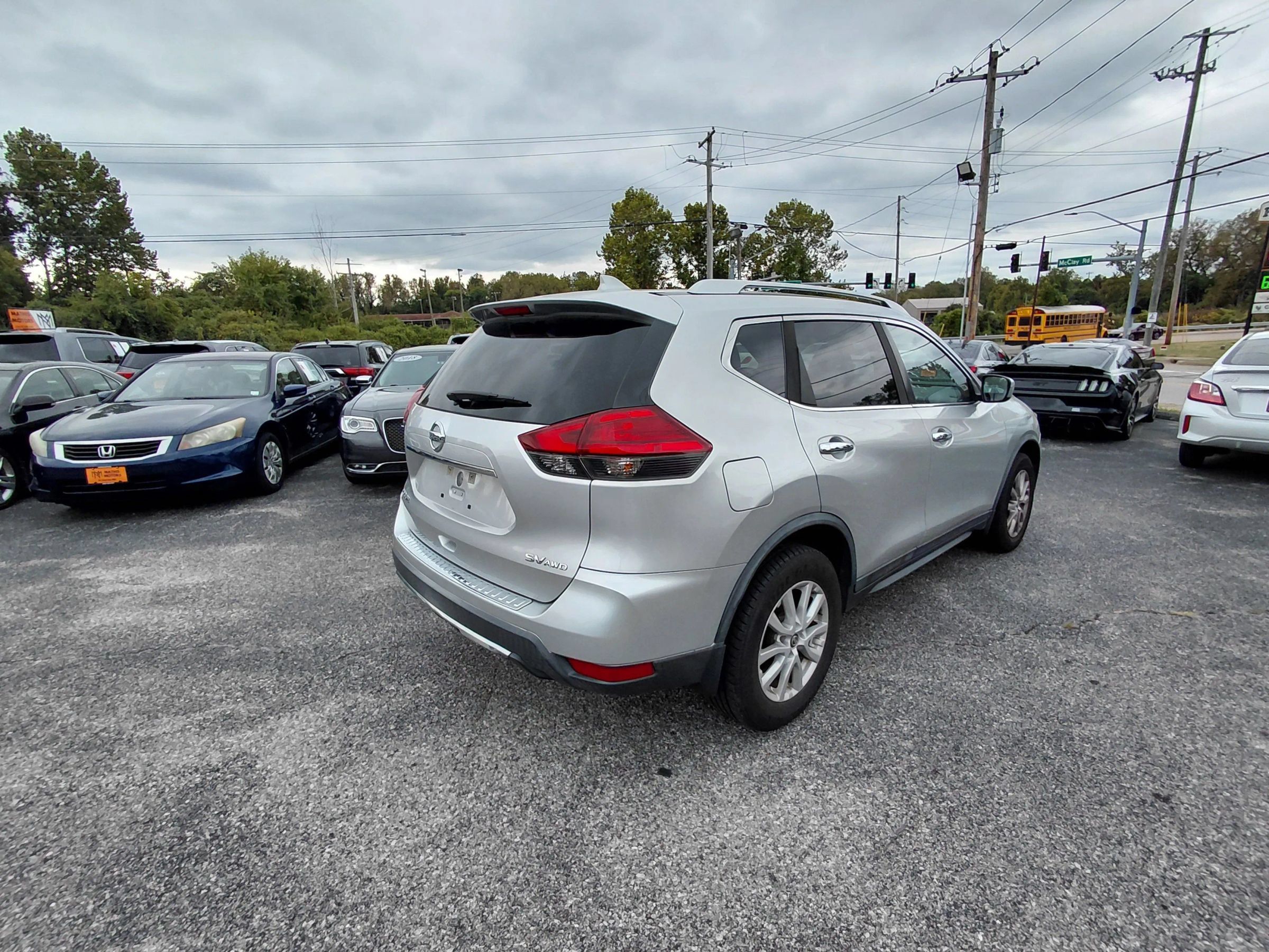 Used 2017 Nissan Rogue SV AWD/4WD image 5