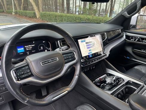 Used 2022 Jeep Grand Wagoneer Series III w/ Rear Seat Video Group 1 image 6