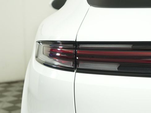 Certified 2024 Porsche Cayenne w/ Premium Package AWD/4WD image 12
