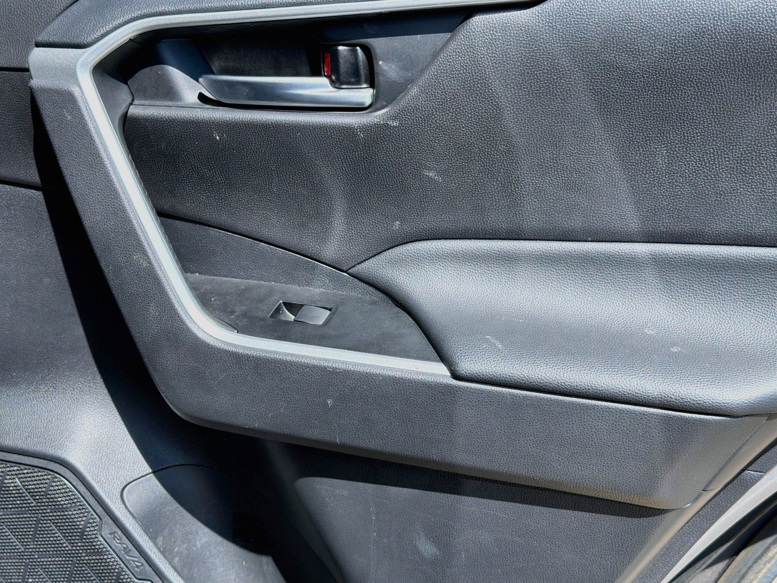 Used 2021 Toyota RAV4 XLE AWD/4WD image 27
