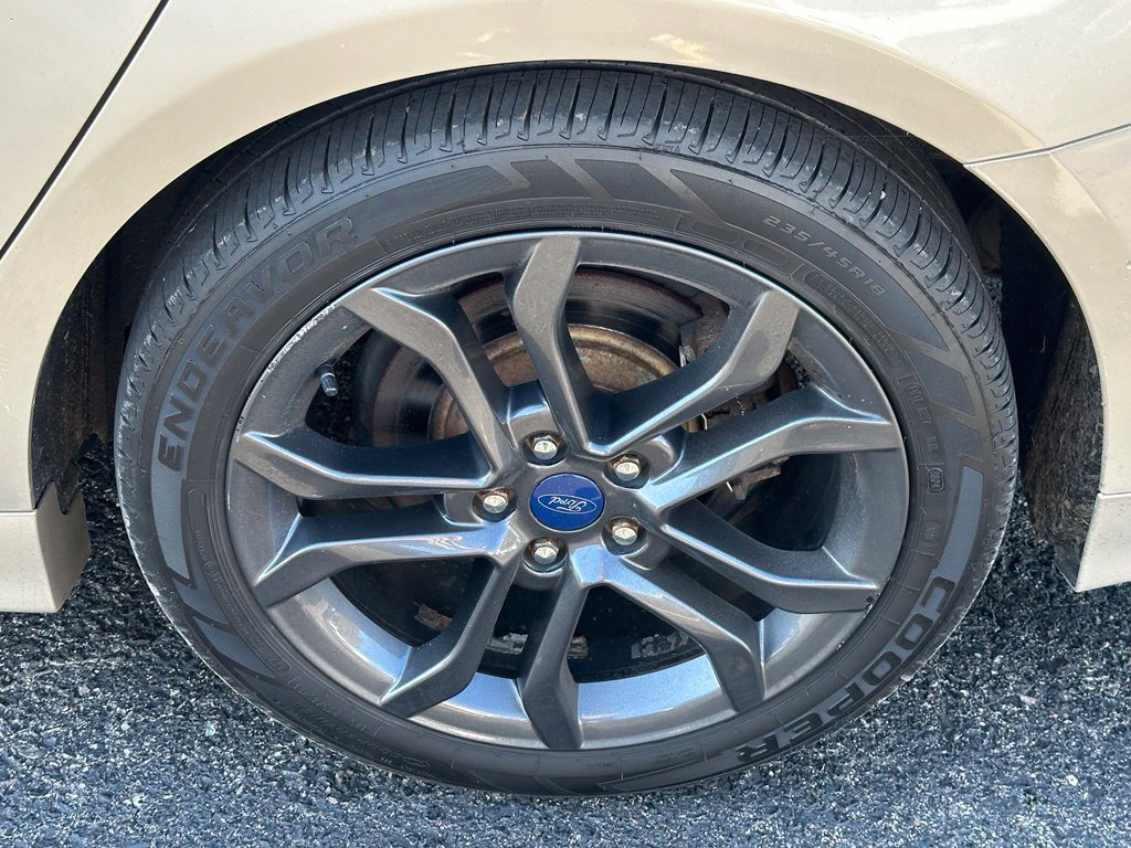 Used 2018 Ford Fusion SE w/ Equipment Group 201A FWD image 6